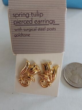 Vintage Avon Goldtone Tulip Stud Earrings